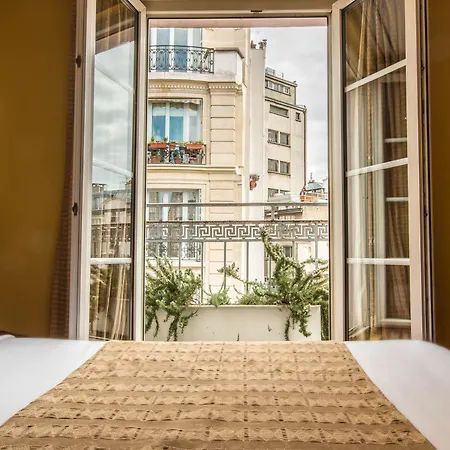 Moulin Plaza Hotel