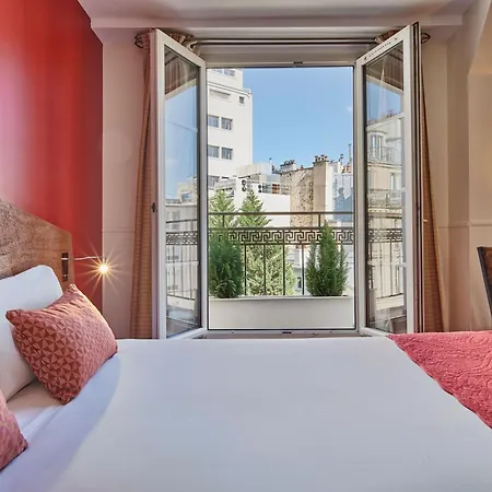 Moulin Plaza Hotel
