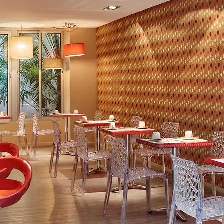 Moulin Plaza By Happyculture