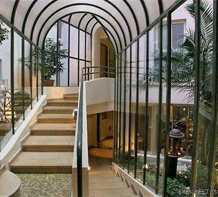 Moulin Plaza Hotel