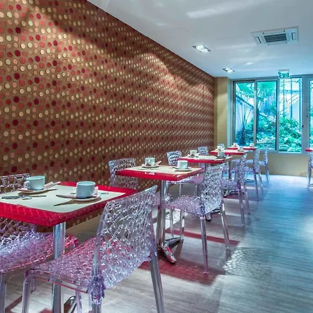 Hotel Moulin Plaza Paris